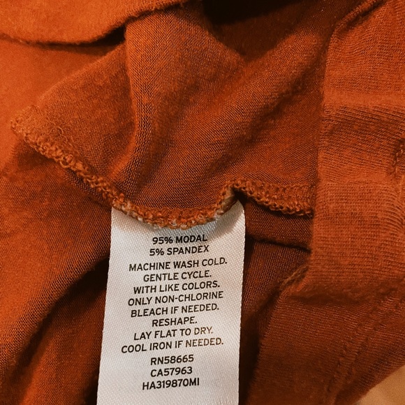 ❤️4/$40 SALE! ❤️ Halogen V Neck Tee - Picture 4 of 4